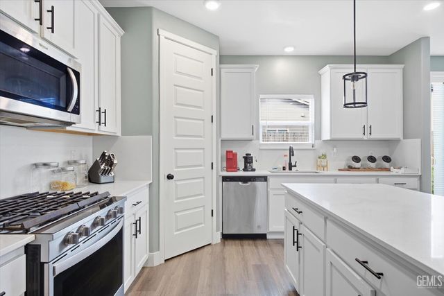 7215 Shooting Star Court, Bakersfield, CA 93311