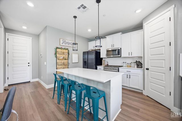 7215 Shooting Star Court, Bakersfield, CA 93311