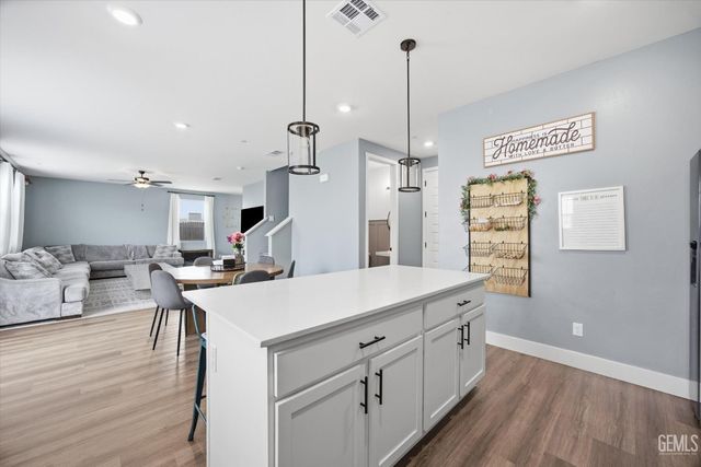 7215 Shooting Star Court, Bakersfield, CA 93311