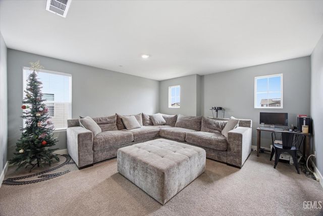 7215 Shooting Star Court, Bakersfield, CA 93311