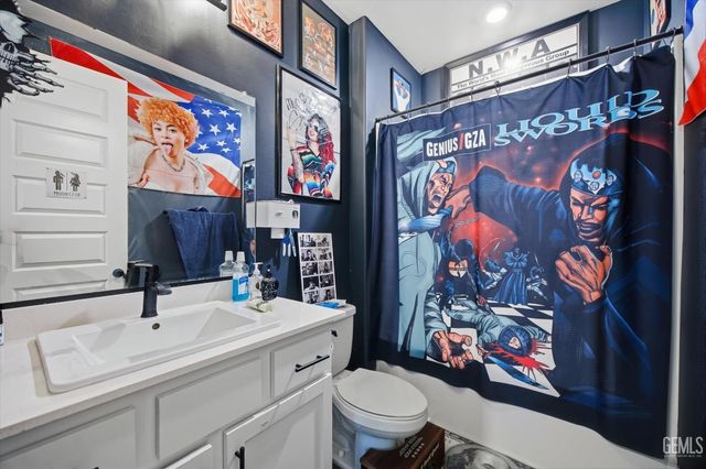 7215 Shooting Star Court, Bakersfield, CA 93311