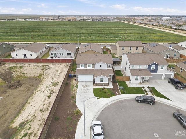 7215 Shooting Star Court, Bakersfield, CA 93311