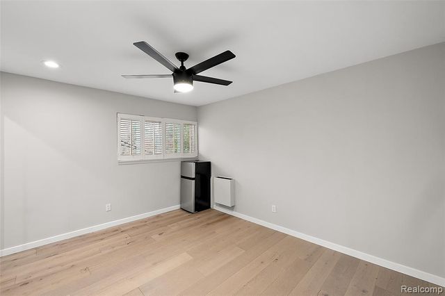 4047 W Maple Road 201, Bloomfield Hills, MI 48301