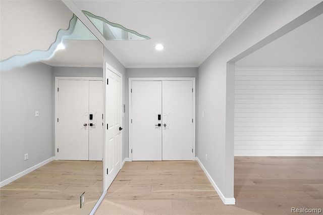 4047 W Maple Road 201, Bloomfield Hills, MI 48301