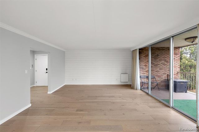 4047 W Maple Road 201, Bloomfield Hills, MI 48301