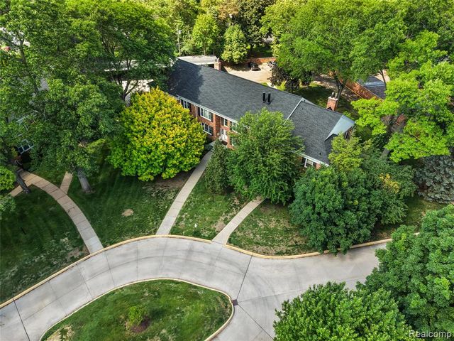 1250 Trailwood Path, Bloomfield Hills, MI 48301
