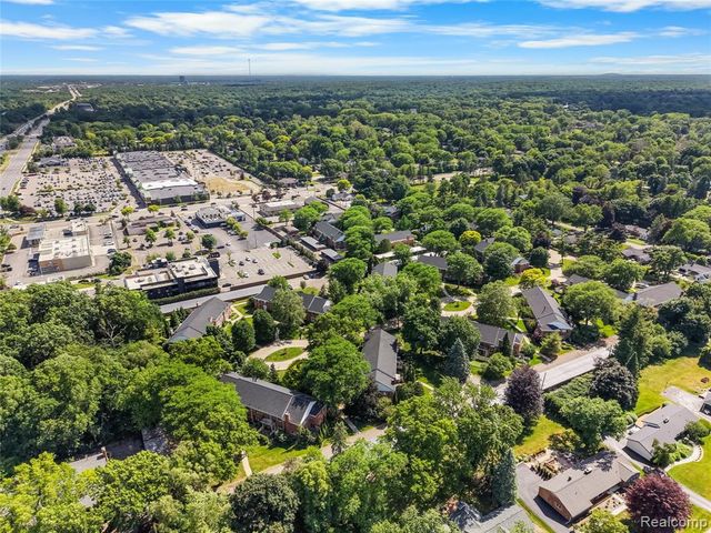 1250 Trailwood Path, Bloomfield Hills, MI 48301