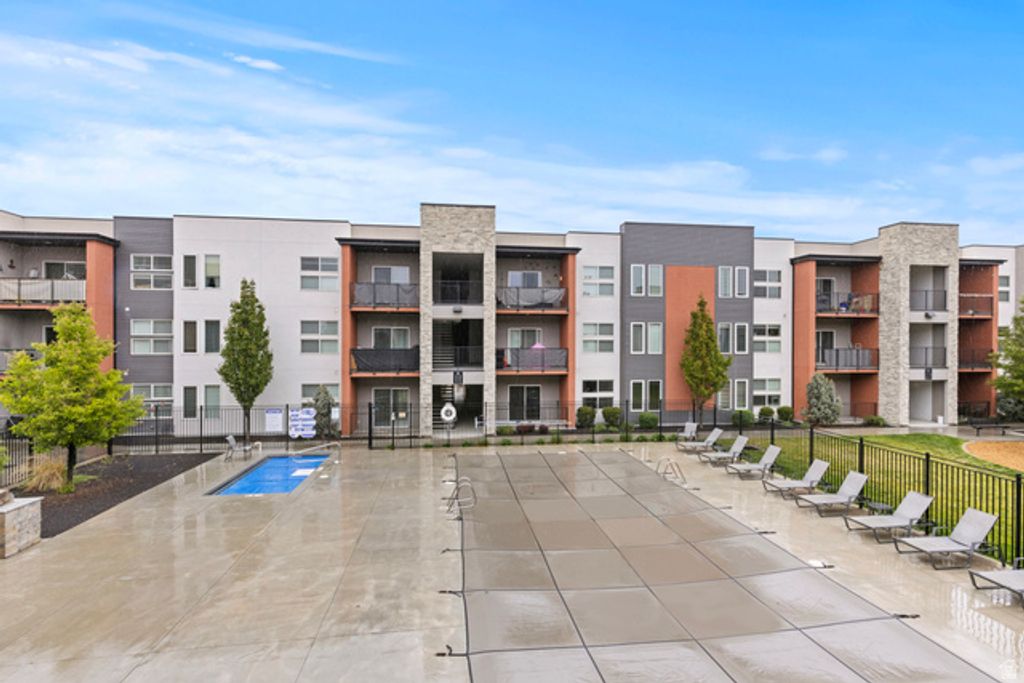 Image 20 of property listing at 875 S DEPOT ST #B355, Clearfield, UT 84015