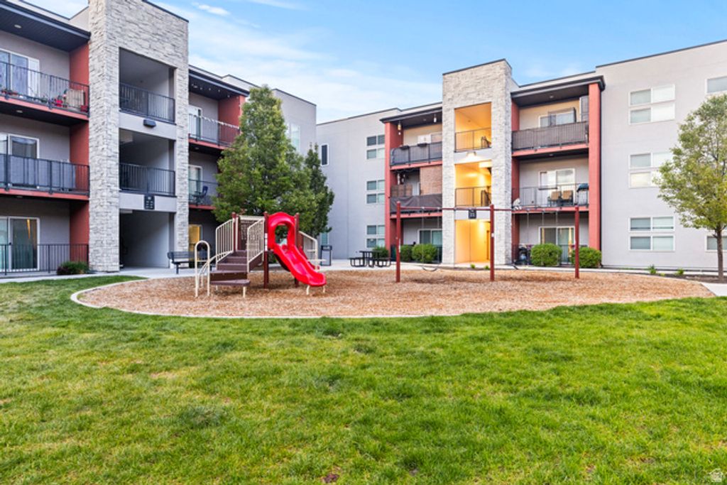 Image 28 of property listing at 875 S DEPOT ST #B355, Clearfield, UT 84015