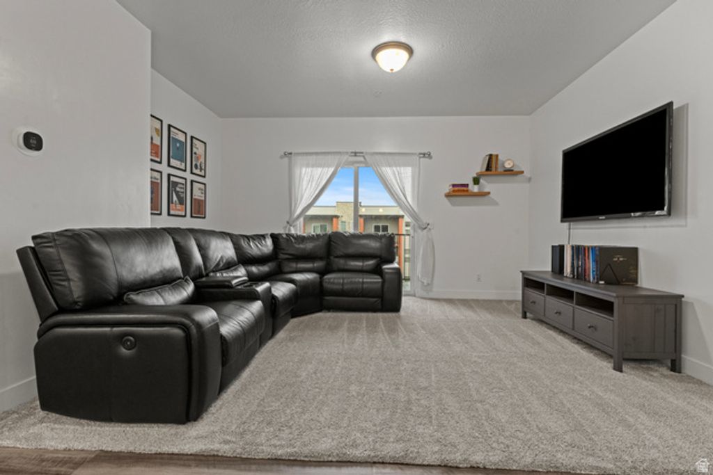 Image 8 of property listing at 875 S DEPOT ST #B355, Clearfield, UT 84015