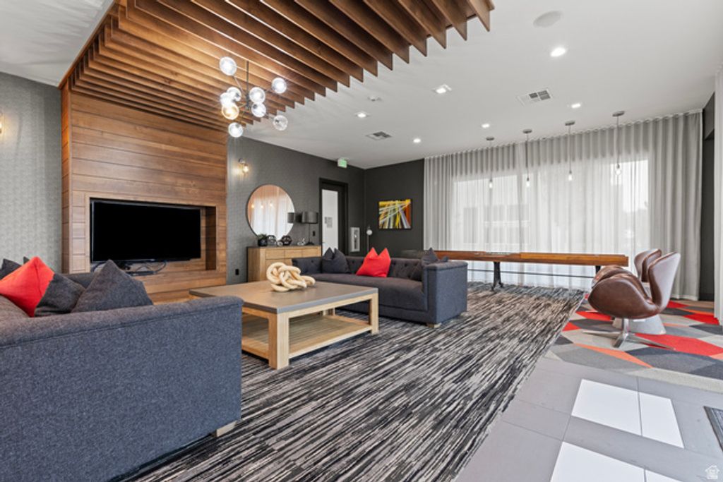 Image 10 of property listing at 875 S DEPOT ST #B355, Clearfield, UT 84015