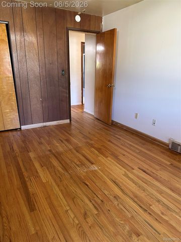 13252 Diena Drive, Warren, MI 48088