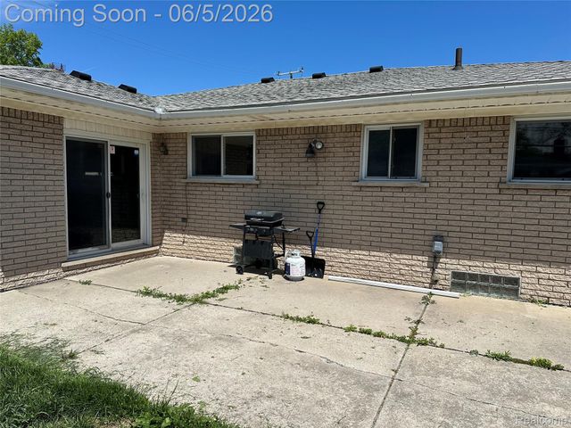 13252 Diena Drive, Warren, MI 48088