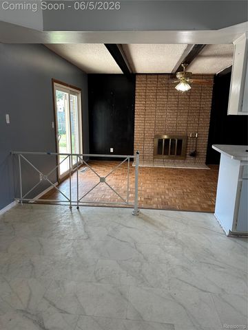 13252 Diena Drive, Warren, MI 48088