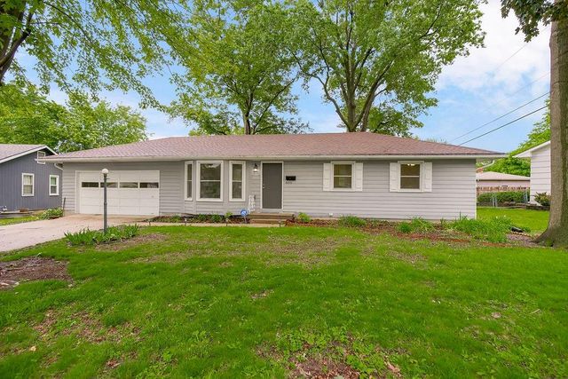605 NW Lakeview Road, Blue Springs, MO 64014