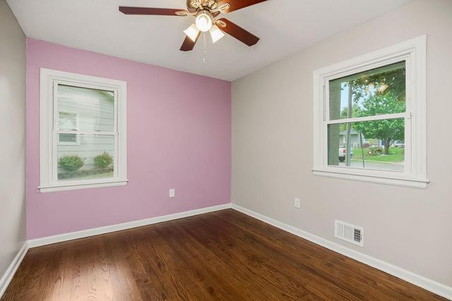 605 NW Lakeview Road, Blue Springs, MO 64014