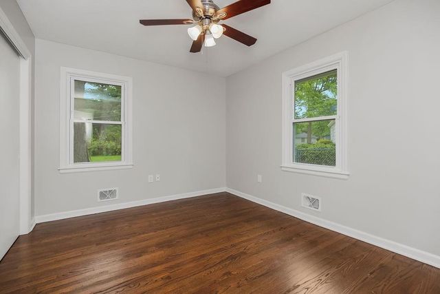 605 NW Lakeview Road, Blue Springs, MO 64014