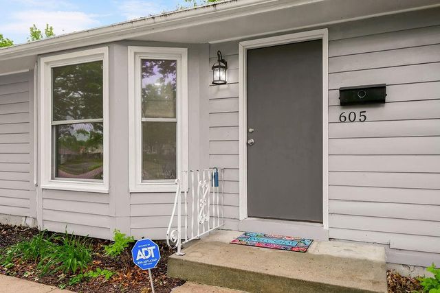 605 NW Lakeview Road, Blue Springs, MO 64014