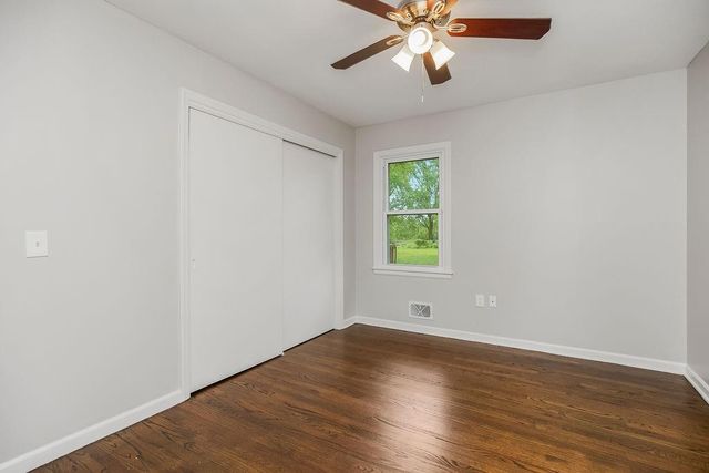 605 NW Lakeview Road, Blue Springs, MO 64014