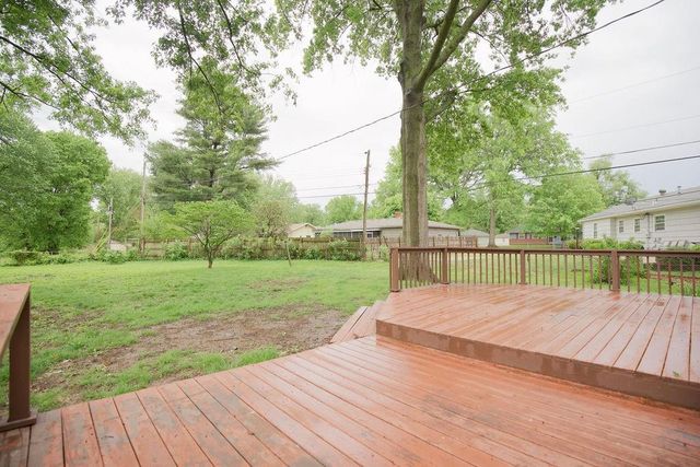 605 NW Lakeview Road, Blue Springs, MO 64014