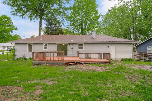 605 NW Lakeview Road, Blue Springs, MO 64014