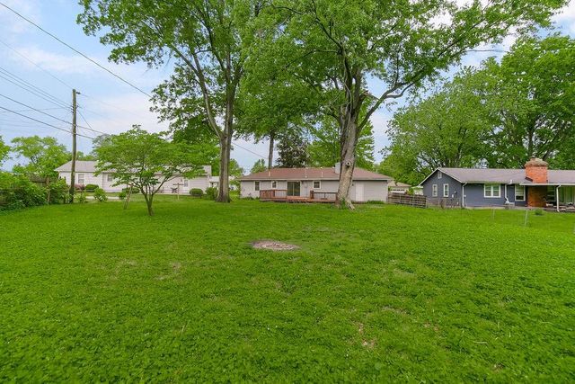 605 NW Lakeview Road, Blue Springs, MO 64014