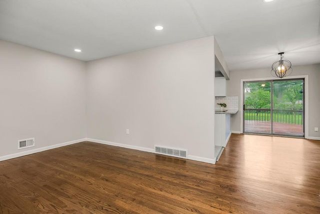 605 NW Lakeview Road, Blue Springs, MO 64014