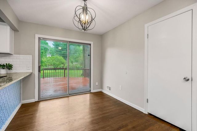 605 NW Lakeview Road, Blue Springs, MO 64014