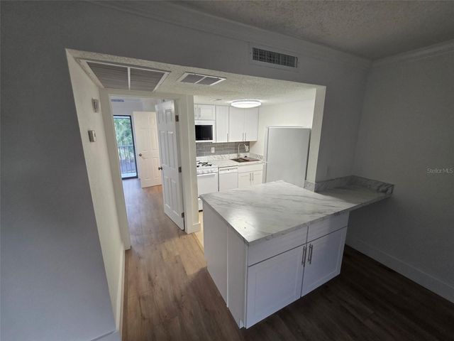 139 OYSTER BAY CIRCLE 300, Altamonte Springs, FL 32701