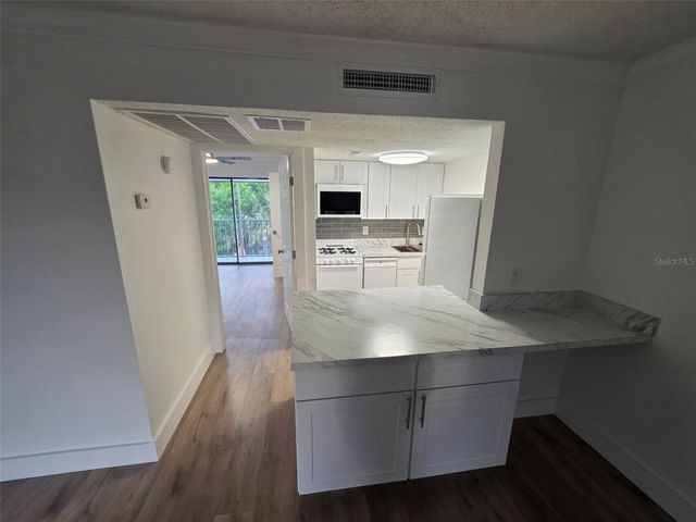 139 OYSTER BAY CIRCLE 300, Altamonte Springs, FL 32701