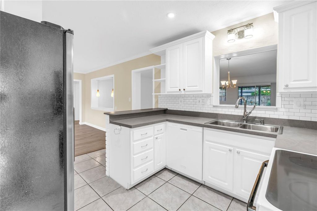Image 21 of property listing at 6623 16TH STREET N, St Petersburg, FL 33704