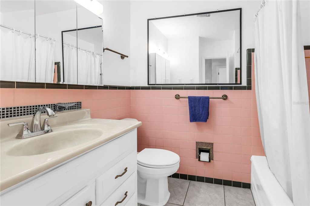 Image 36 of property listing at 6623 16TH STREET N, St Petersburg, FL 33704