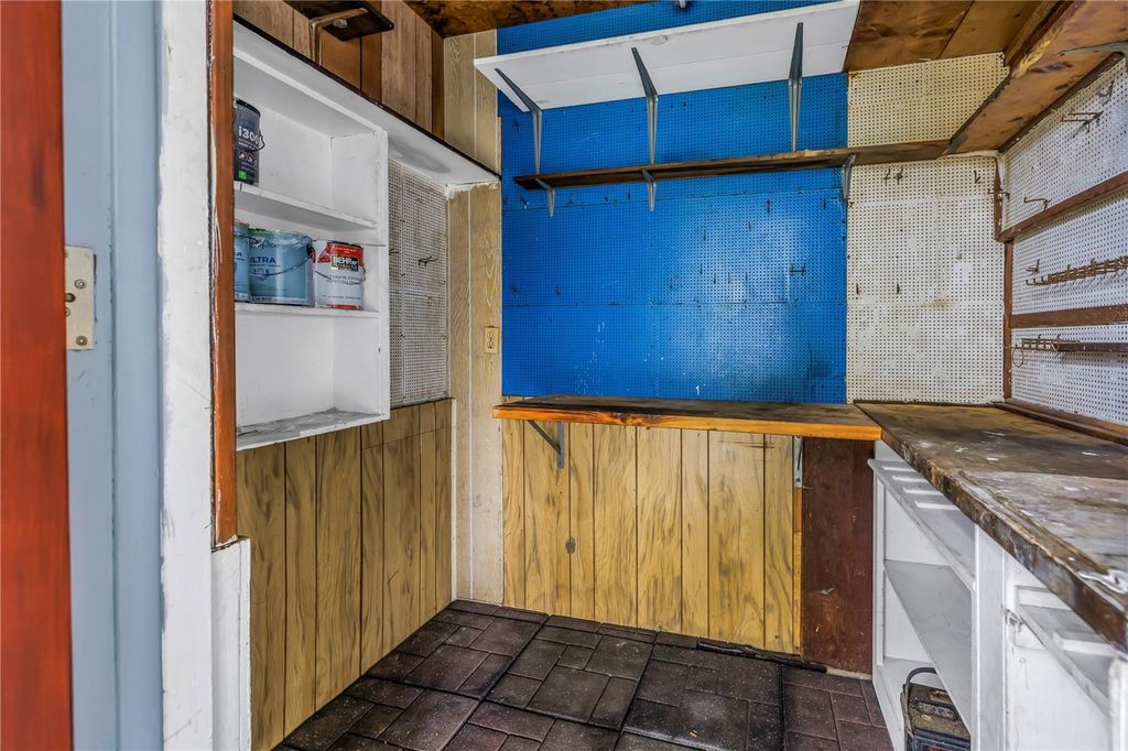 Image 47 of property listing at 6623 16TH STREET N, St Petersburg, FL 33704