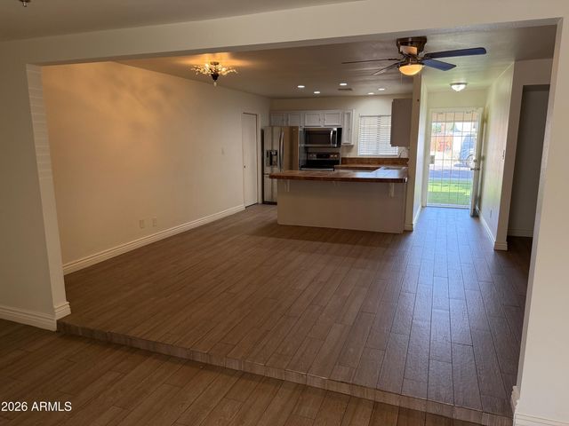 6815 W Carol Avenue, Peoria, AZ 85345