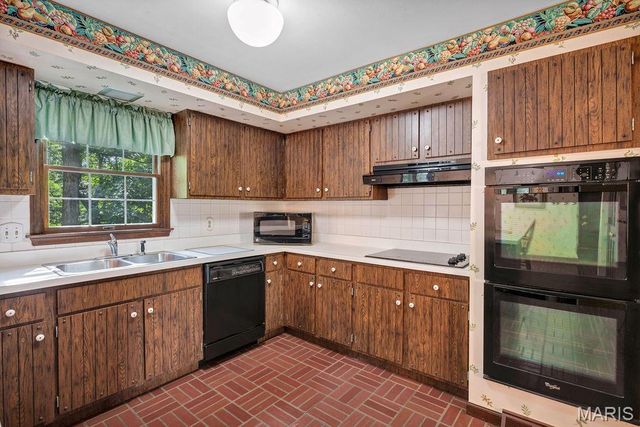 2344 Camberwell Drive, Des Peres, MO 63131