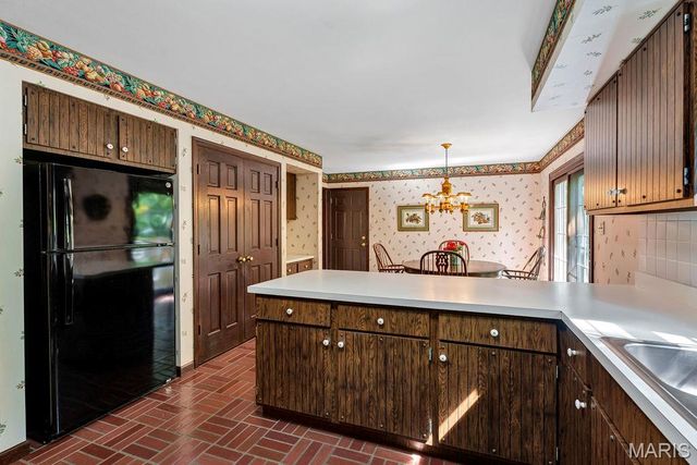 2344 Camberwell Drive, Des Peres, MO 63131