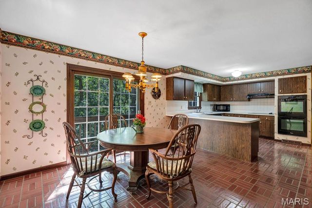 2344 Camberwell Drive, Des Peres, MO 63131