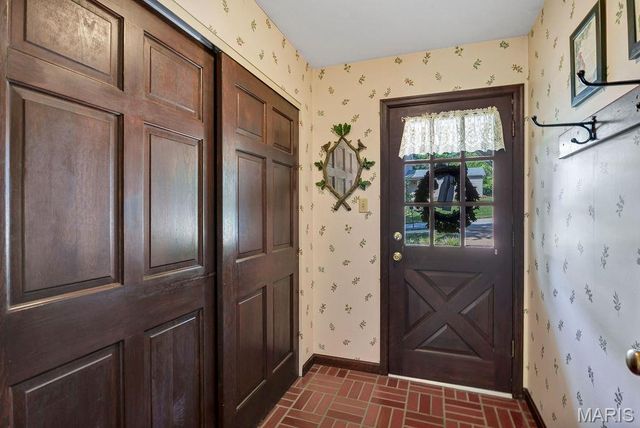 2344 Camberwell Drive, Des Peres, MO 63131