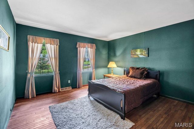 2344 Camberwell Drive, Des Peres, MO 63131