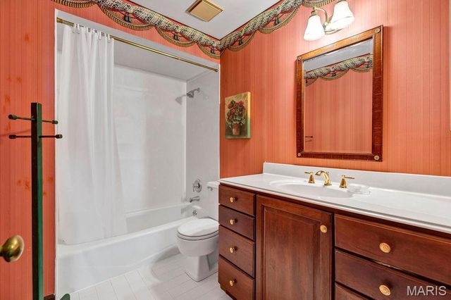 2344 Camberwell Drive, Des Peres, MO 63131