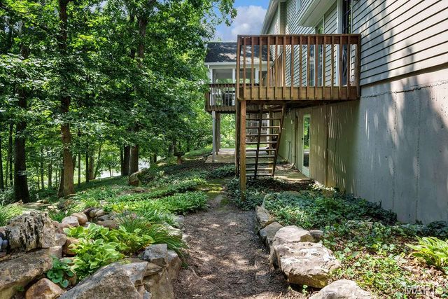 2344 Camberwell Drive, Des Peres, MO 63131