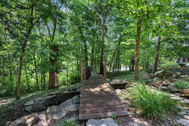 2344 Camberwell Drive, Des Peres, MO 63131