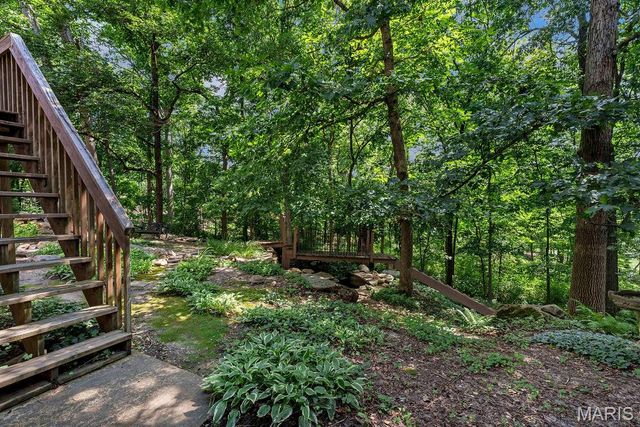 2344 Camberwell Drive, Des Peres, MO 63131