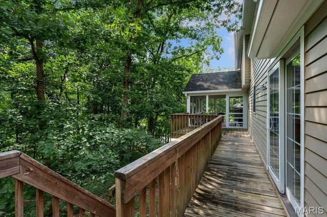 2344 Camberwell Drive, Des Peres, MO 63131