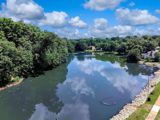 2344 Camberwell Drive, Des Peres, MO 63131