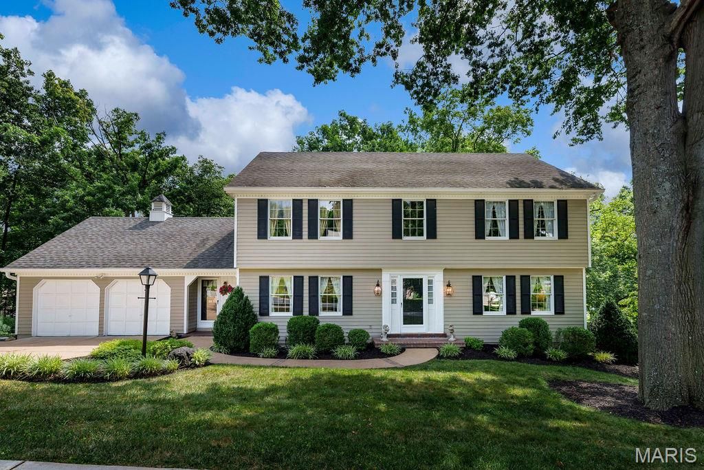 2344 Camberwell Drive, Des Peres, MO 63131