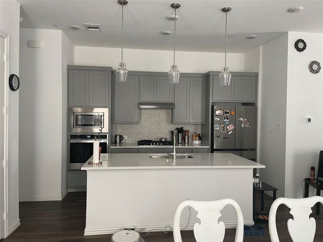 9920 Hennings Street, Irving, TX 75063