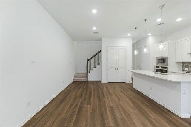 9920 Hennings Street, Irving, TX 75063