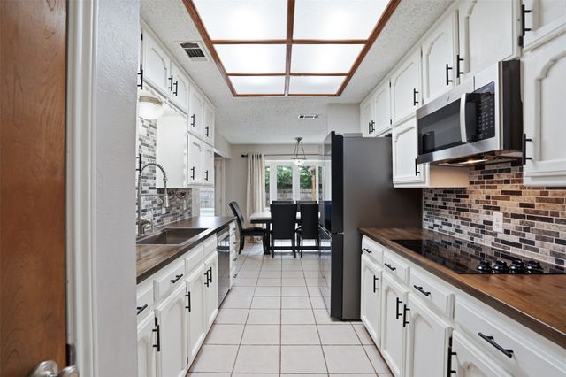 5909 Mission Ridge Drive, Arlington, TX 76016