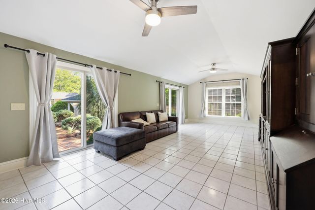 300 King George Road, Greenville, NC 27858